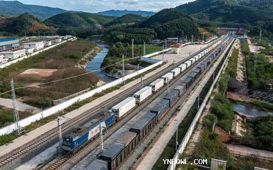 一條鐵路架起中老青年友誼之橋，也帶動(dòng)了配齊物流的運(yùn)輸