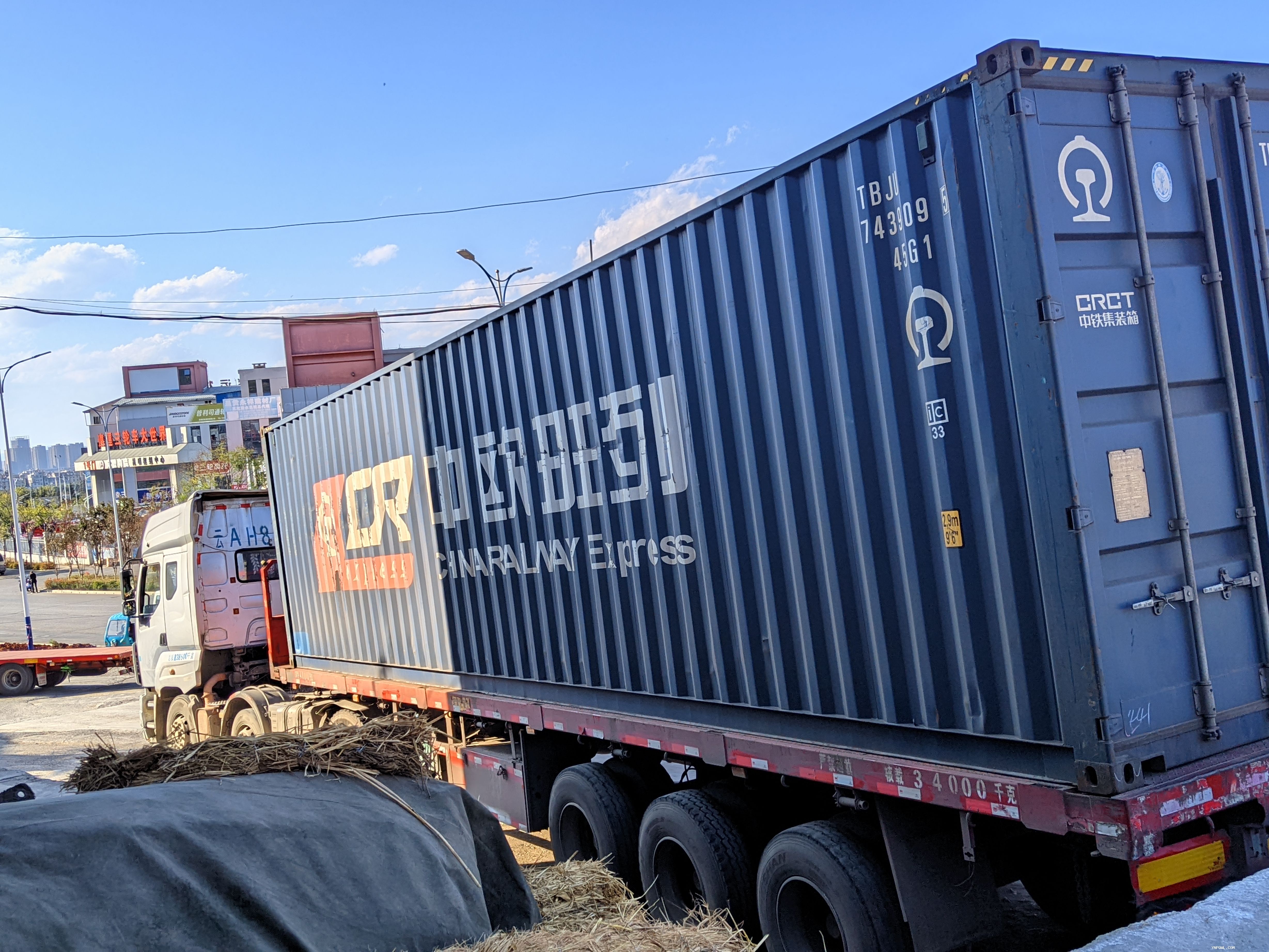 關于中老鐵路跨境運輸汽車相關