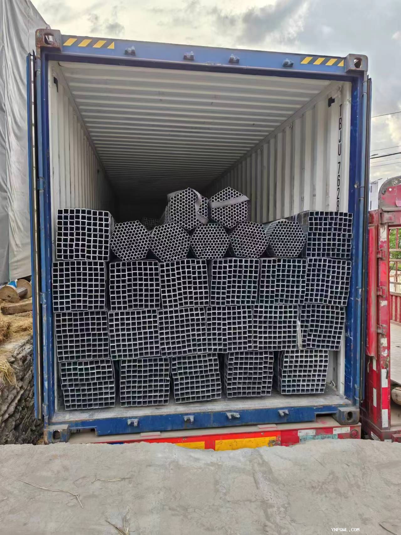 在鐵路貨運中正確的貨物裝載和加固規(guī)則至關重要